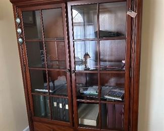 Large mahogany glass front bookcase shelving cabinet with lighting 