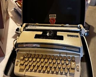 Another vintage type writer 