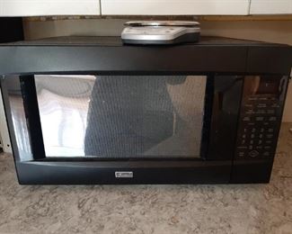Nice, newer microwave