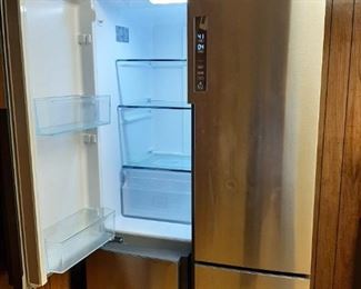 Love this fridge!  Tells temp on the outside