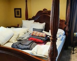 King 4 Poster, linens