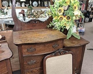 Antique oak dresser w/ mirror