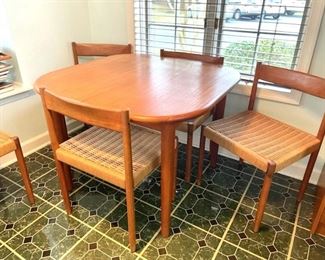 Mid Century Teak Dining Table & 5 Chairs without Leaf 
