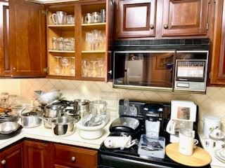 Small Appliances; Cooking Pans; Bakeware