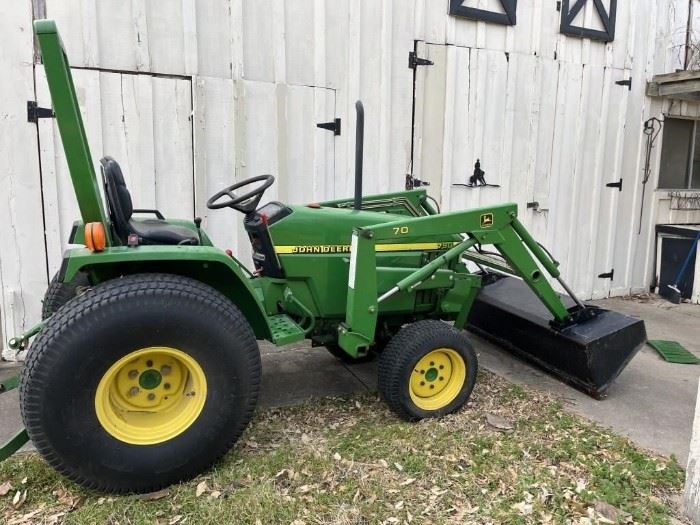 John Deere 790 4x4 Front Loader. 732 Hours. Great Tractor!