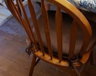 8 Sided Oak Table with 1 leaf & 4 Chairs $495