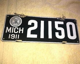 FAMILY 1911 CADILLAC LICENSE PLATE & EXTREMELY HEAVY WEIGHT