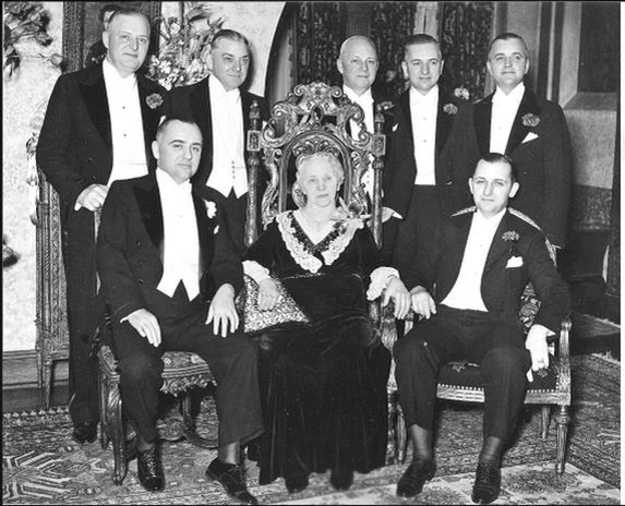 Original Photograph Portrait Of Mrs. FIsher With All Of Her Seven Fisher Family Sons. Each Of The Sons Built There Indiviual Mansions In The City Of Detroit Historic DIstricts Of Boston Edison, Palmer Woods & Lenox Avenue In The Jefferson Chalmers District.