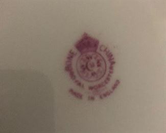 ROYAL WORCHESTER SIGNATURE IN BONE CHINA MADE IN ENGLAND 12 ANTIQUE PLATES