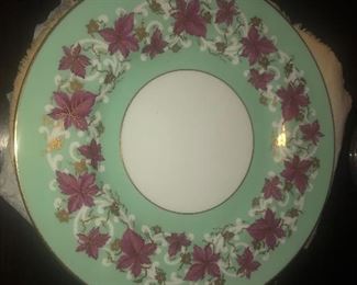 FULL VIEW FLORAL DESIGN ROYAL WORCHESTER SIGNATURE IN BONE CHINA MADE IN ENGLAND 12 ANTIQUE PLATES MEASURING 10 1/2" NO DAMAGE AND 22KT GOLD LEAF BORDERS