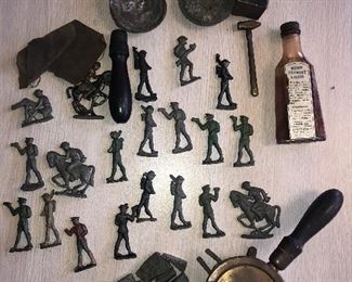 Full View Close Up View Of RARE 19TH CENTURY LEAD SOLDIER MOLD MANUFACTURING SET