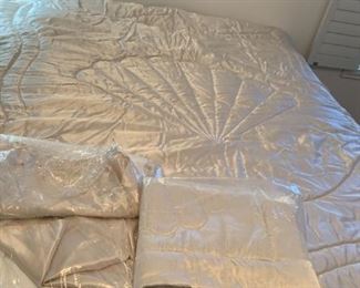 Beautiful Queen Sized Down Comforter, Runner, And Dust Cover