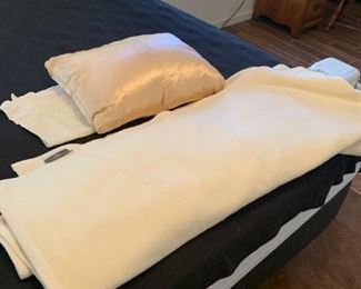 IBENA Dormisette German Solare Blanket And Satin Throw Pillow