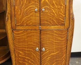 1177	ANTIQUE TIGER OAK VICTOR VICTROLA VV-XIV WITH RECORDS, APPROXIMATELY 22 IN X 23 IN X 47 IN H
