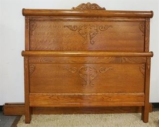 1188	LEXINGTON OAK BED WITH APPLIED CARVINGS, APPROXIMATELY 60 IN
