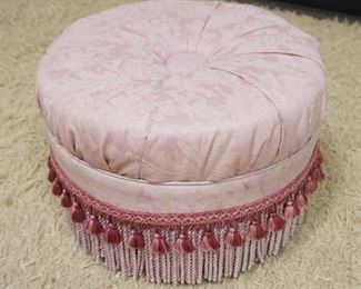 1212	SMALL VICTORIAN STYLE PUFFY UPHOLSTERED STOOL
