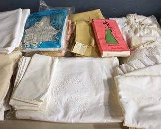 1308	LARGE LINEN LOT INCLUDING TABLE CLOTHS, NAPKINS, CURTINS, DOILIES AND MORE
