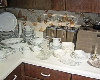 Dishes and canister set