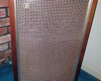 Pair of Pioneer CS-A31 home stereo  speakers