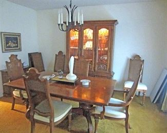Well made dining room set 