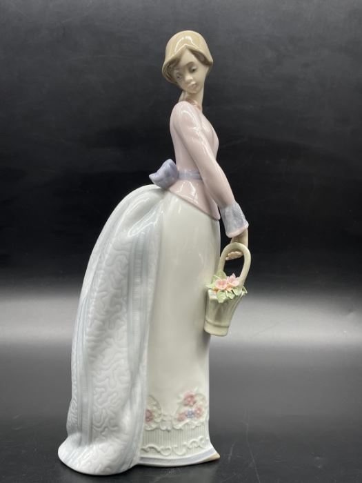 Lladro Porcelain Figurine Basket of Love #7622