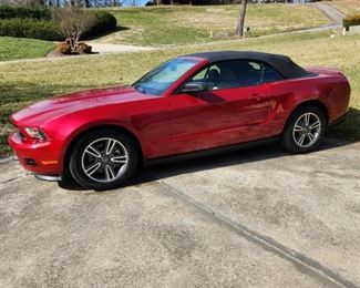 2012 Ford Mustang Convertible 6 Cylinder 3.7L DOHC  $18,000.   33,400 miles