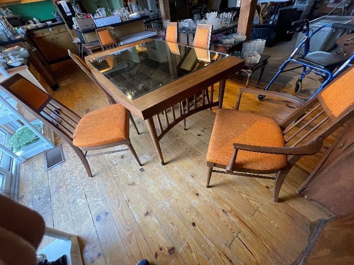 Superb Mid Century Modern Dining Table and 6 Chairs