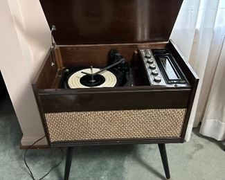 Vintage MCM Delmonico stereo record player console - works! 