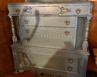 Antique chest of drawers....