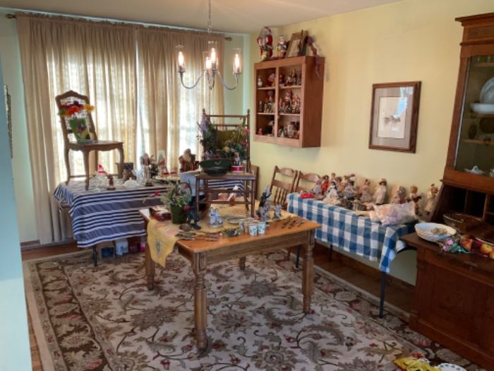 VIEW OF THE ONE ROOM OF DOLLS COLLECTIBLES 
