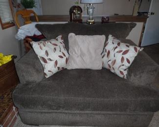 Beautiful love seat, goes great with the matching couch and chair