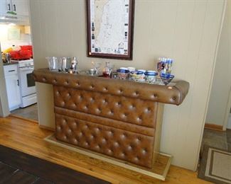 Mid Century Modern bar, and this piece is amazing