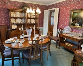 White Furniture Co. Dining Room Suite