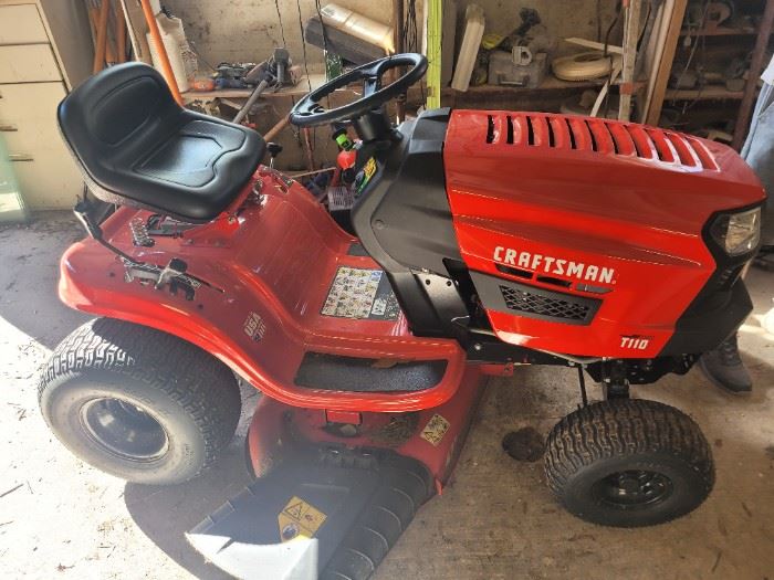 Nearly new Craftsman 42" cut riding mower