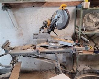 Dewalt 10"chop saw, runs great and has the attached stand