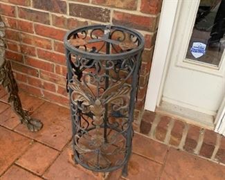 #156	metal stand 	 $20.00 
