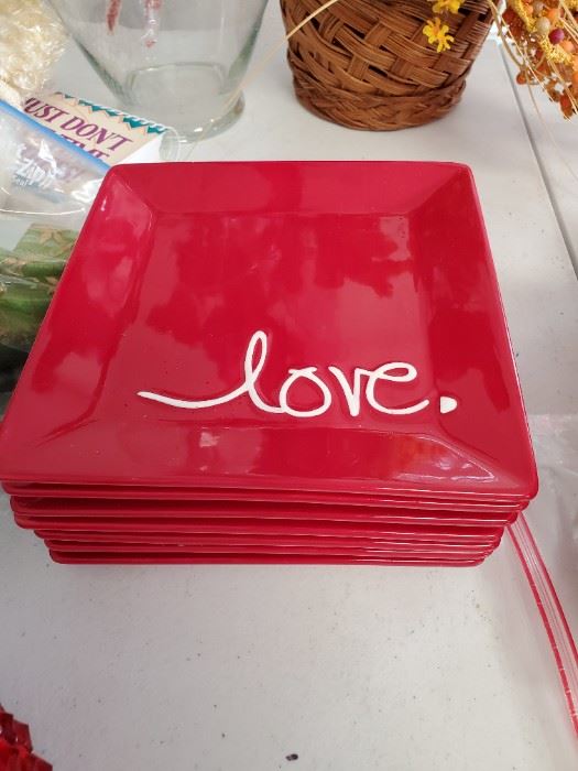 Adorable Valentine's Day Plates
