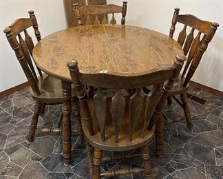 Table and 4 Chairs and 2 Leaves