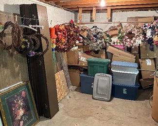 Wreaths; Totes; Pictures; 6ft Heavy Duty Wood Table Tops; Closet Door Panels
