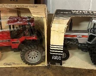 Ertl International 5288 Tractor w/ Cab; White 2-155 Field Boss Tractor