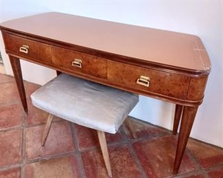 Makeup vanity 19 50s. Very interesting piece.  You won't find too many of these this is very rare.  