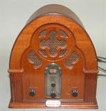 Vintage Thomas Collections Edition Wooden Radio