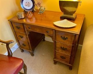 Kneehole desk. 30”H. 41.5” W. 21” D
