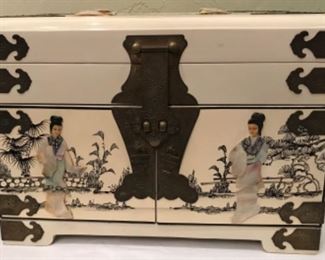White lacquer vintage Japanese jewelry box