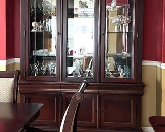 Stunning  Bassett lighted cabinet w/glass shelves - perfect condition 