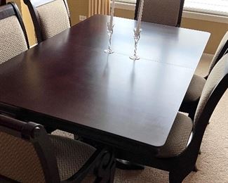 50% OFF- Stunning Bassett  dining room table w/2 leaves and 6 chairs and pads - 68”L x 44” W  leaves 18” ea.  perfect condition 