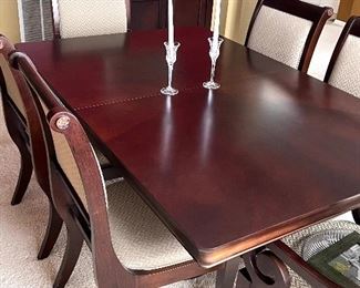 50% OFF-  Stunning Bassett  dining room table w/2 leaves and 6 chairs  and pads - 68”L x 44” W  leaves 18” ea.  perfect condition 