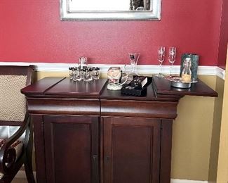 Bassett  bar server w/flip open sides for more serving space  - perfect condition 