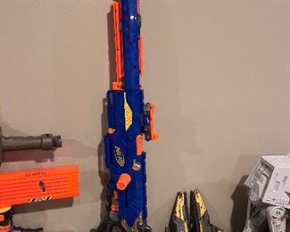LOTS! of Nerf guns and bullets 