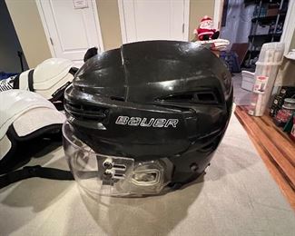 Bauer hockey helmet 